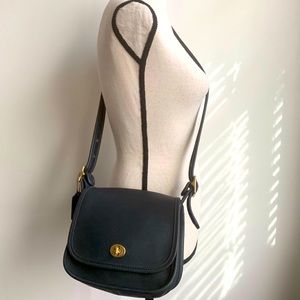 In new condition! Vintage 1990 coach bag
